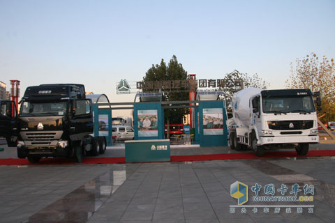 濟(jì)南卡車展中國重汽展臺
