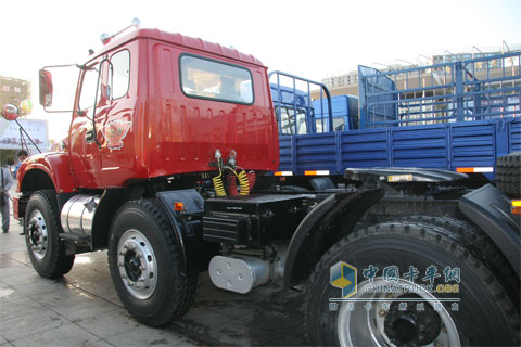 長(zhǎng)頭車柳汽龍卡參加濟(jì)南卡車展