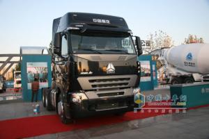 HOWO-A7爭(zhēng)艷濟(jì)南卡車展