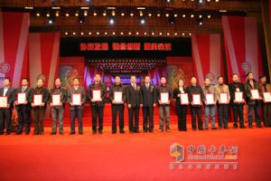 濰柴給優(yōu)秀經(jīng)銷商、服務(wù)商頒獎(jiǎng)