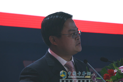 年會(huì)現(xiàn)場領(lǐng)導(dǎo)講話