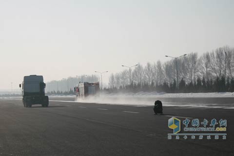 揚長而去的消防車