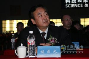 年會現(xiàn)場嘉賓聆聽會議內容