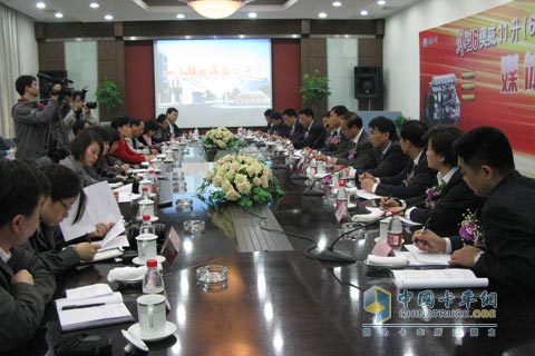 解放J6奧威6DM(11L)系列重卡全國(guó)投放儀式媒體見(jiàn)面會(huì)
