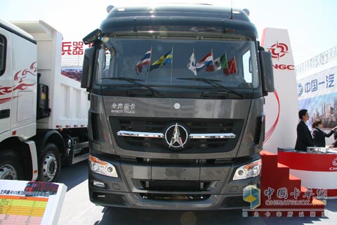 2010北京車(chē)展北奔重卡V3系列2540S牽引車(chē)