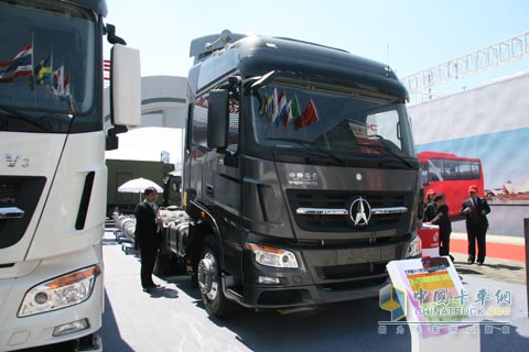 2010北京車(chē)展北奔重卡V3系列2540S牽引車(chē)