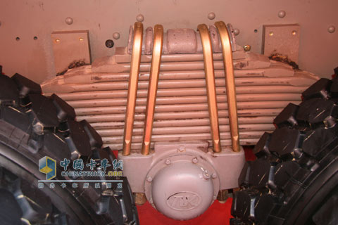 2010北京車(chē)展大運(yùn)DYX3253自卸車(chē)局部