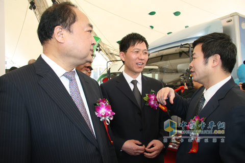 2010北京車(chē)展南京依維柯領(lǐng)導(dǎo)交流