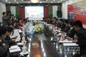 解放J6奧威6DM(11L)系列重卡全國(guó)投放儀式媒體見(jiàn)面會(huì)