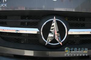 2010北京車(chē)展北奔重卡V3系列2540S牽引車(chē)