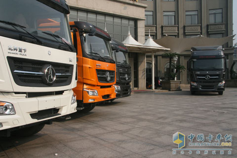 北奔重卡V3巡展大氣的牽引車(chē)