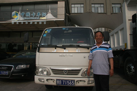 北奔重卡V3巡展車隊(duì)全家福