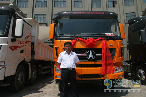 北奔重卡V3巡展車隊(duì)全家福
