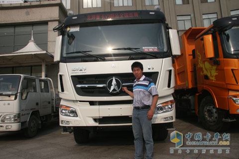 北奔重卡V3巡展車隊(duì)全家福