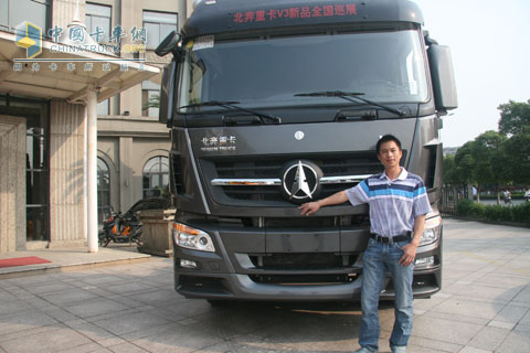 北奔重卡V3巡展車隊(duì)全家福