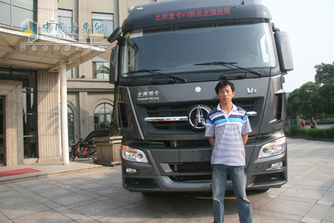 北奔重卡V3巡展車隊(duì)全家福