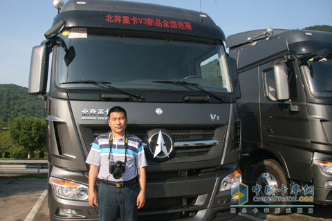 北奔重卡V3巡展車隊(duì)全家福