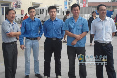 柳汽領(lǐng)導(dǎo)代表及經(jīng)銷商齊聚活動(dòng)現(xiàn)場