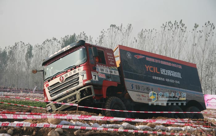 卡車(chē)賽車(chē)驚險(xiǎn)瞬間