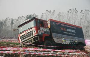 卡車(chē)賽車(chē)驚險(xiǎn)瞬間
