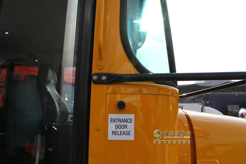 [上海車(chē)展]納威司達(dá)攜經(jīng)典長(zhǎng)頭車(chē)與校車(chē)參展上海車(chē)展