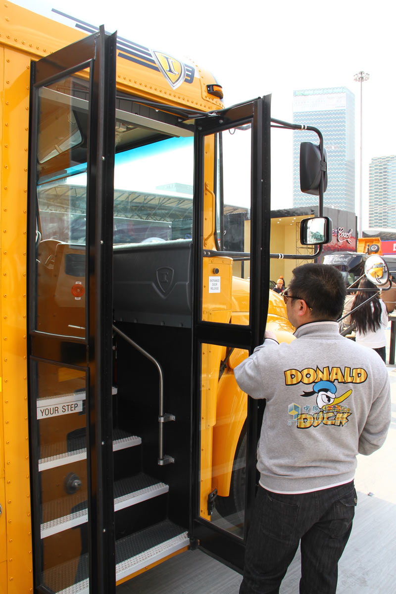 [上海車(chē)展]納威司達(dá)攜經(jīng)典長(zhǎng)頭車(chē)與校車(chē)參展上海車(chē)展