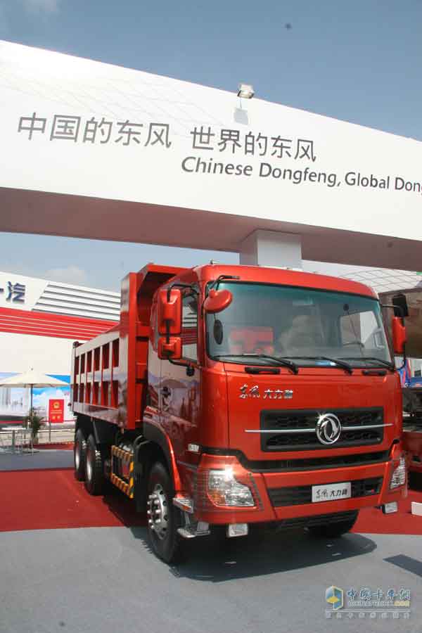 [上海車(chē)展]東風(fēng)天龍新長(zhǎng)頭車(chē)驚艷上海車(chē)展