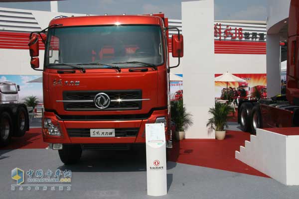 [上海車(chē)展]東風(fēng)天龍新長(zhǎng)頭車(chē)驚艷上海車(chē)展