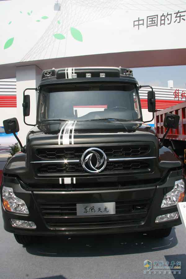 [上海車(chē)展]東風(fēng)天龍新長(zhǎng)頭車(chē)驚艷上海車(chē)展