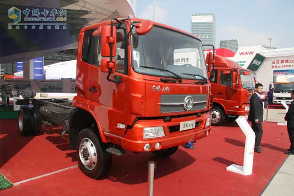[上海車(chē)展]東風(fēng)天龍新長(zhǎng)頭車(chē)驚艷上海車(chē)展
