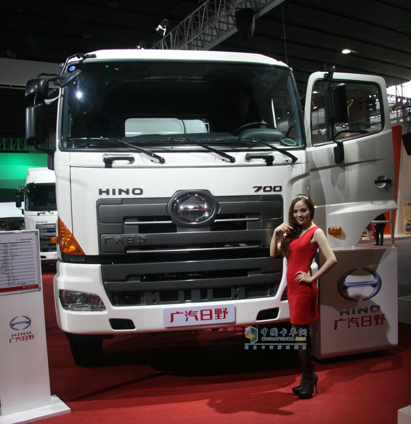 廣汽日野700系列8×4底盤(pán)車(chē)外形圖