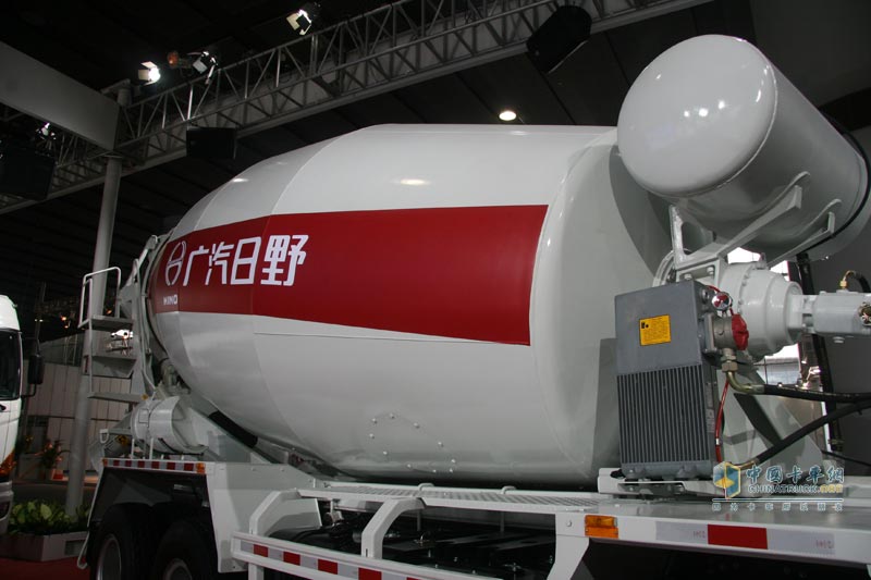 廣汽日野700系列8×4底盤(pán)車(chē)外形圖