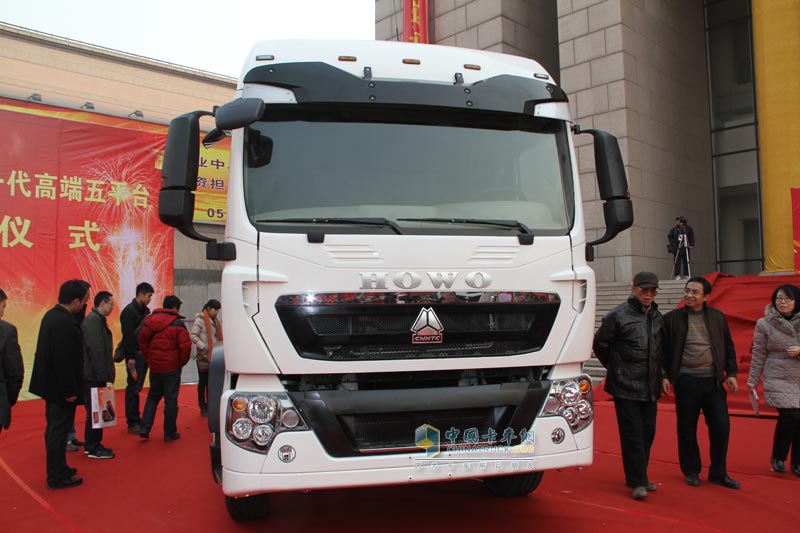 中國(guó)重汽HOWO-T5G牽引車(chē)高清圖