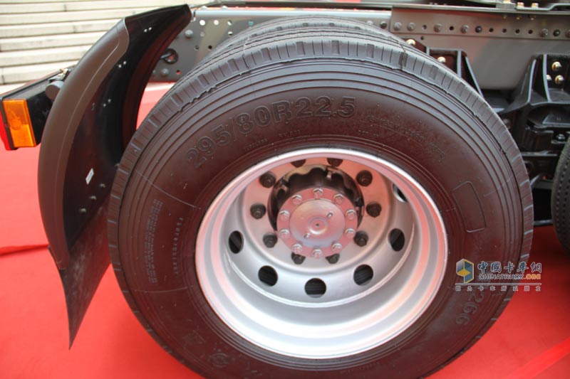 中國(guó)重汽HOWO-T5G牽引車(chē)高清圖