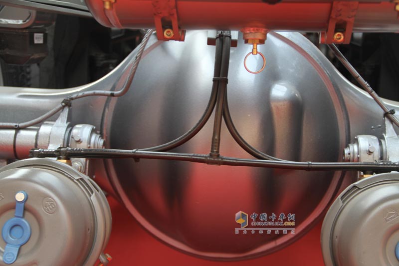 中國(guó)重汽HOWO-T5G牽引車(chē)高清圖