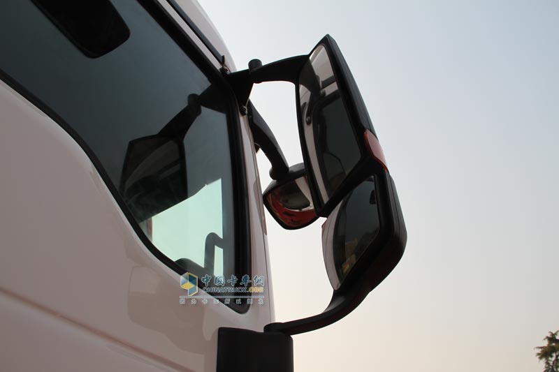 中國(guó)重汽HOWO-T5G牽引車(chē)高清圖