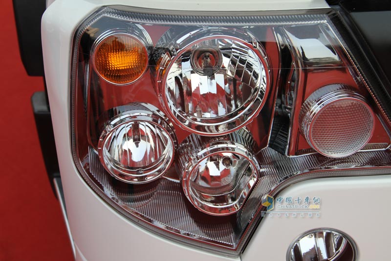 中國(guó)重汽HOWO-T5G牽引車(chē)高清圖