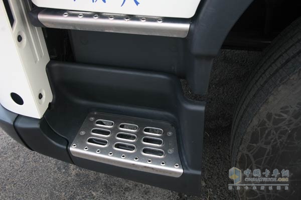 百臺(tái)沃爾沃卡車交付哈納斯新能源集團(tuán)
