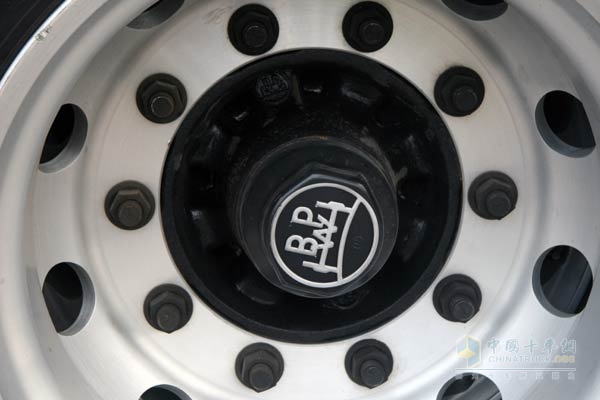 百臺(tái)沃爾沃卡車交付哈納斯新能源集團(tuán)