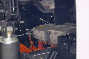 東風(fēng)柳汽乘龍 H5V 282kwh 6x4 充換電一體牽引車(chē)