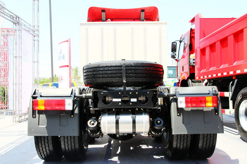 一汽解放青汽 天V重卡 400力 6X4 LNG 國五牽引車(CA4258P2K15T1NE5A80)