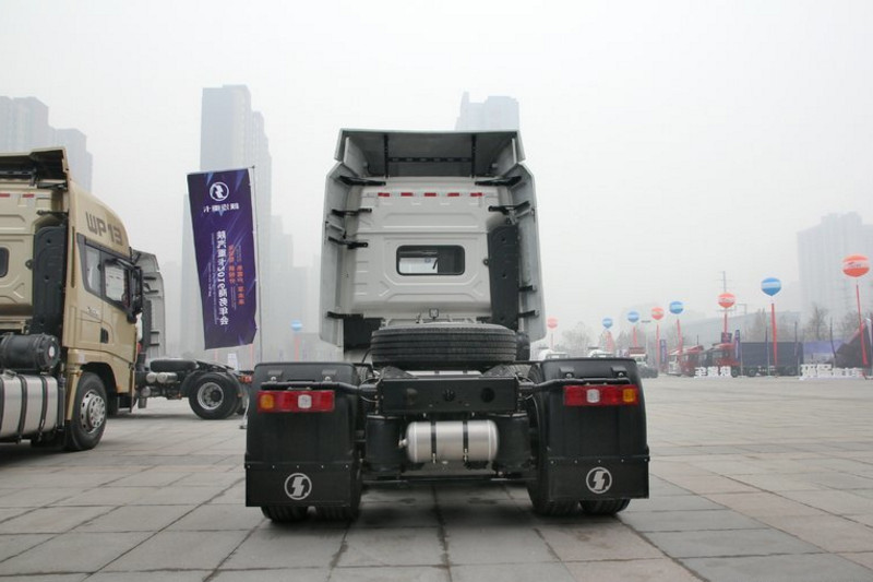 陜汽重卡 德龍X3000 輕量化版 500馬力 6X2 國(guó)五牽引車(chē)(后隨動(dòng))(SX42584Y323)