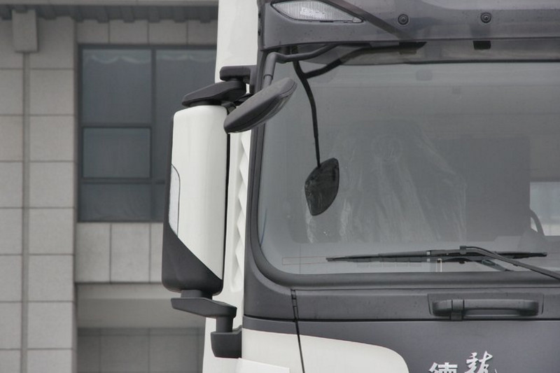 陜汽重卡 德龍X3000 輕量化版 500馬力 6X2 國(guó)五牽引車(chē)(后隨動(dòng))(SX42584Y323)