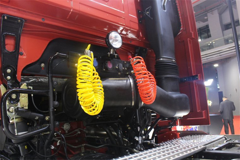 福田 歐曼EST-A 6系重卡 430馬力  國(guó)五6X4牽引車(chē)(BJ4269SNFKB-AC)