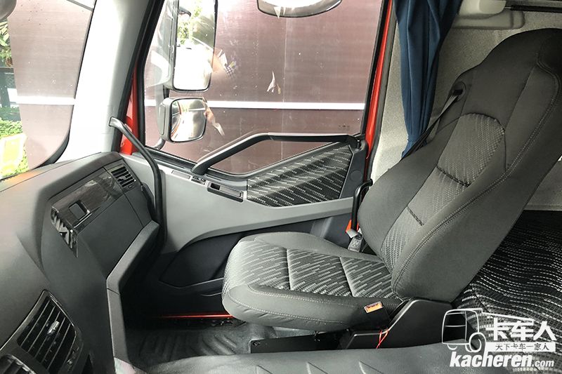 解放 新J6 500馬力 8×4自卸車(chē)