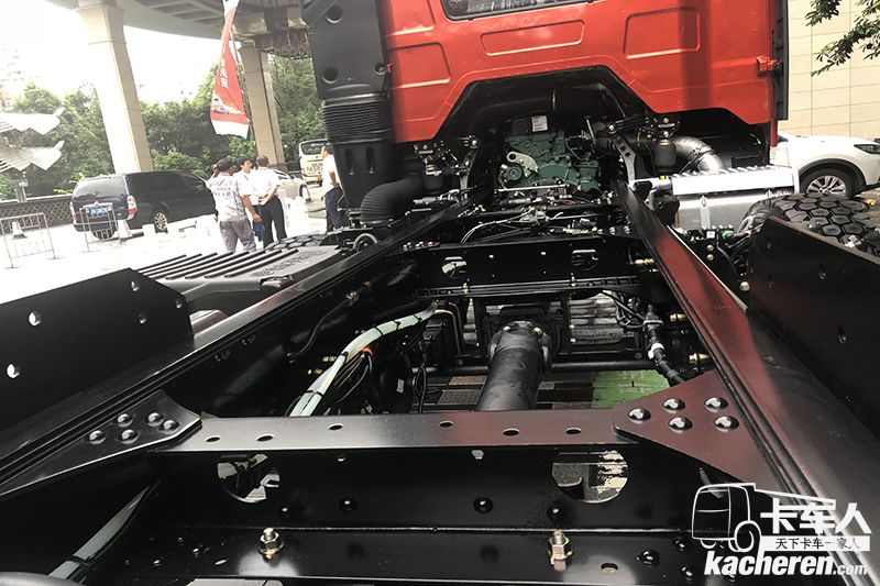 解放 新J6 500馬力 8×4自卸車(chē)