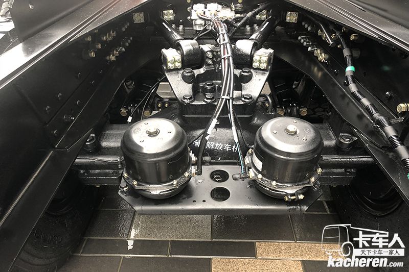 解放 新J6 500馬力 8×4自卸車(chē)