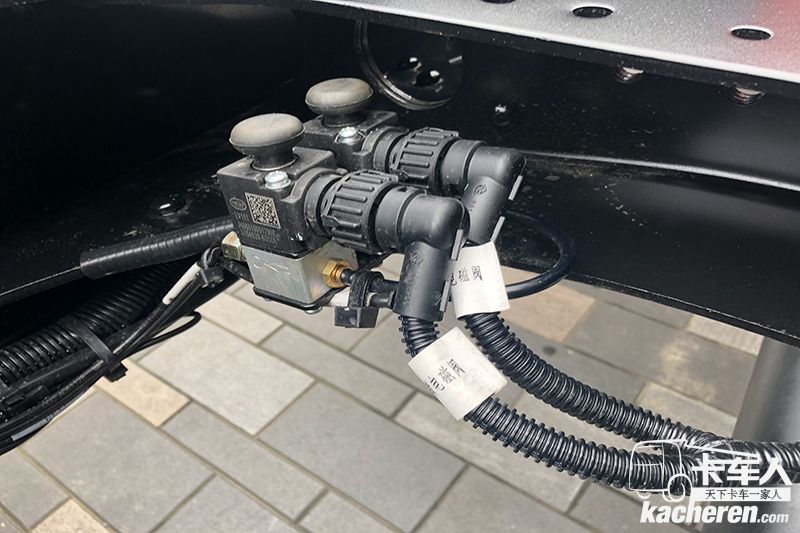 解放 新J6 500馬力 8×4自卸車(chē)