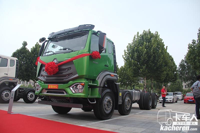 中國(guó)重汽 豪瀚N6G重卡 380馬力 8X4自卸車底盤(pán)