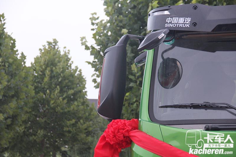 中國(guó)重汽 豪瀚N6G重卡 380馬力 8X4自卸車底盤(pán)